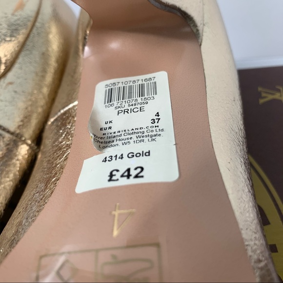 River Island Gold Wide Fit Razor Heel Court Shoes - Picture 8 of 8